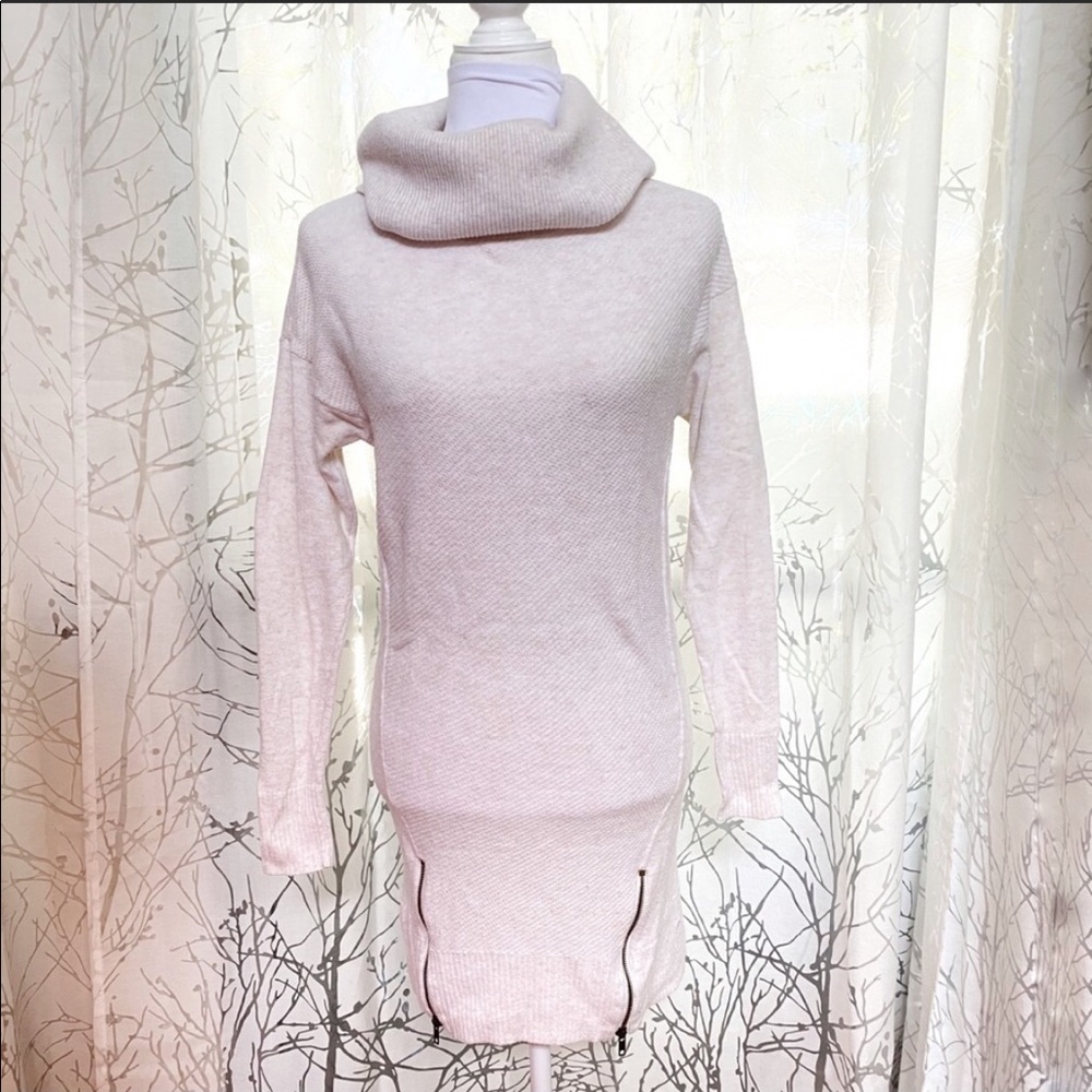 Front thigh zippers beige turtleneck dress